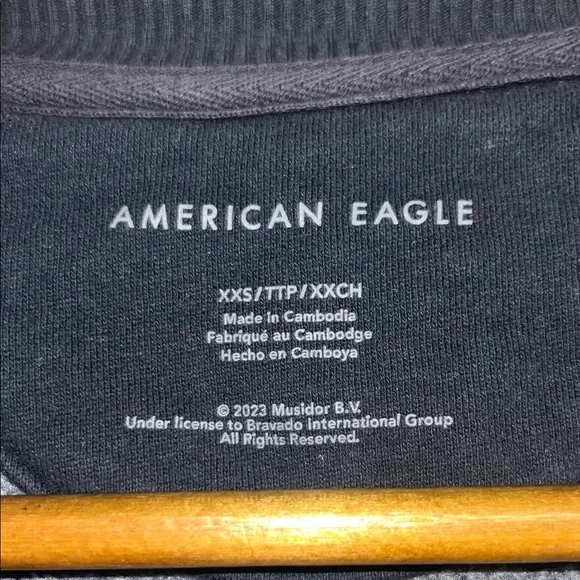 American Eagle Women’s XXS Oversized Rolling Stones Vampire Crewneck Sweatshirt - Picture 3 of 11